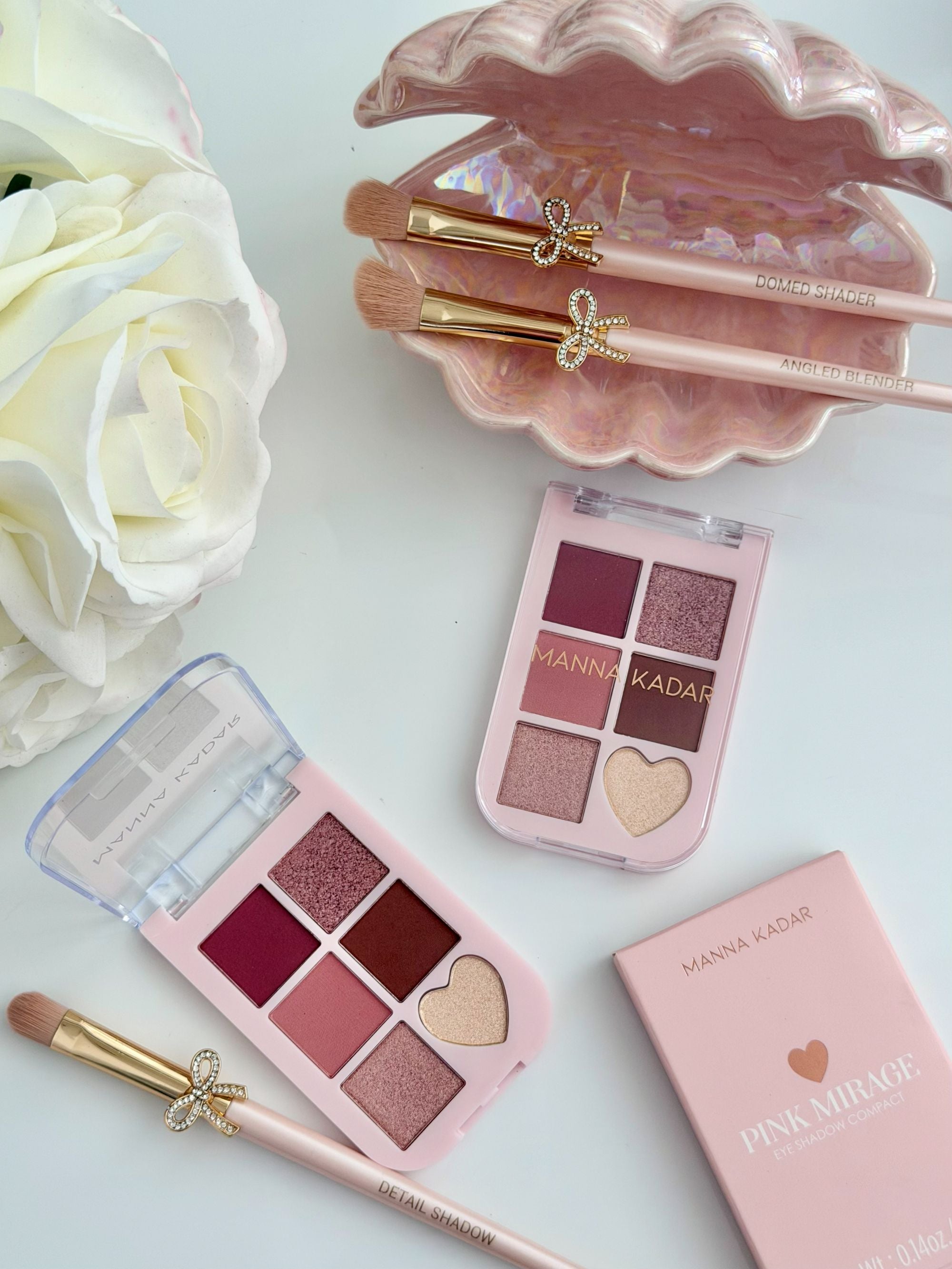 Pink Mirage Eye Shadow Palette 5色入り Pink Mirage Eyeshadow Palette – Manna Kadar Cosmetics